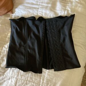 Skims waist trainer